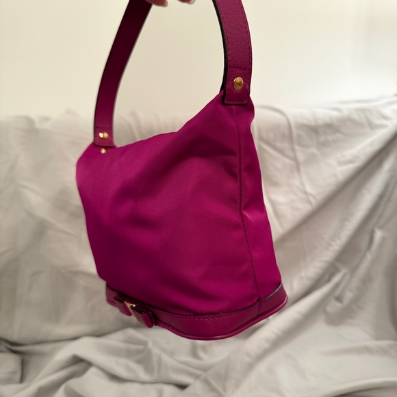 Ferragamo purple nylon zipped shoulder bag (authentic) - Picture 6 of 11